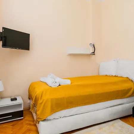 Centrally Located 2bd Flat *
