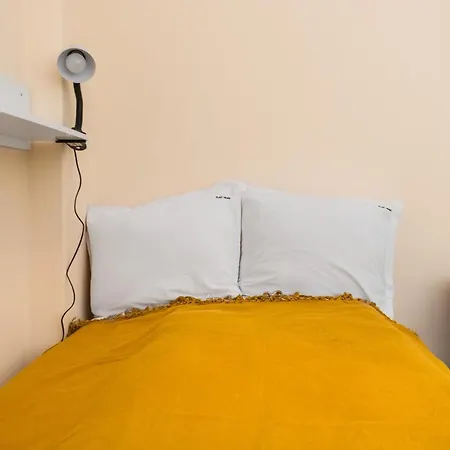 דירה Centrally Located 2bd Flat