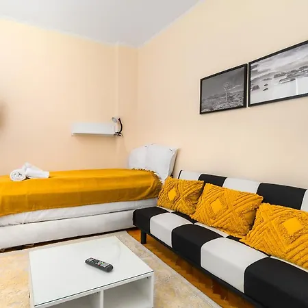 Centrally Located 2bd Flat *