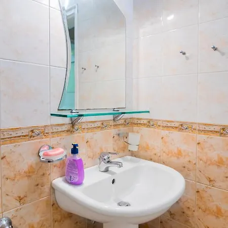 Centrally Located 2bd Flat Апартамент
